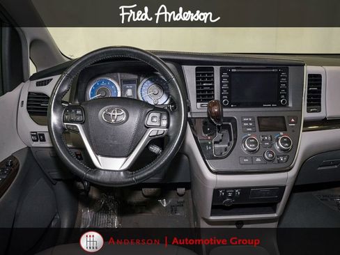 Used 2019 Toyota Sienna XLE FWD image 7