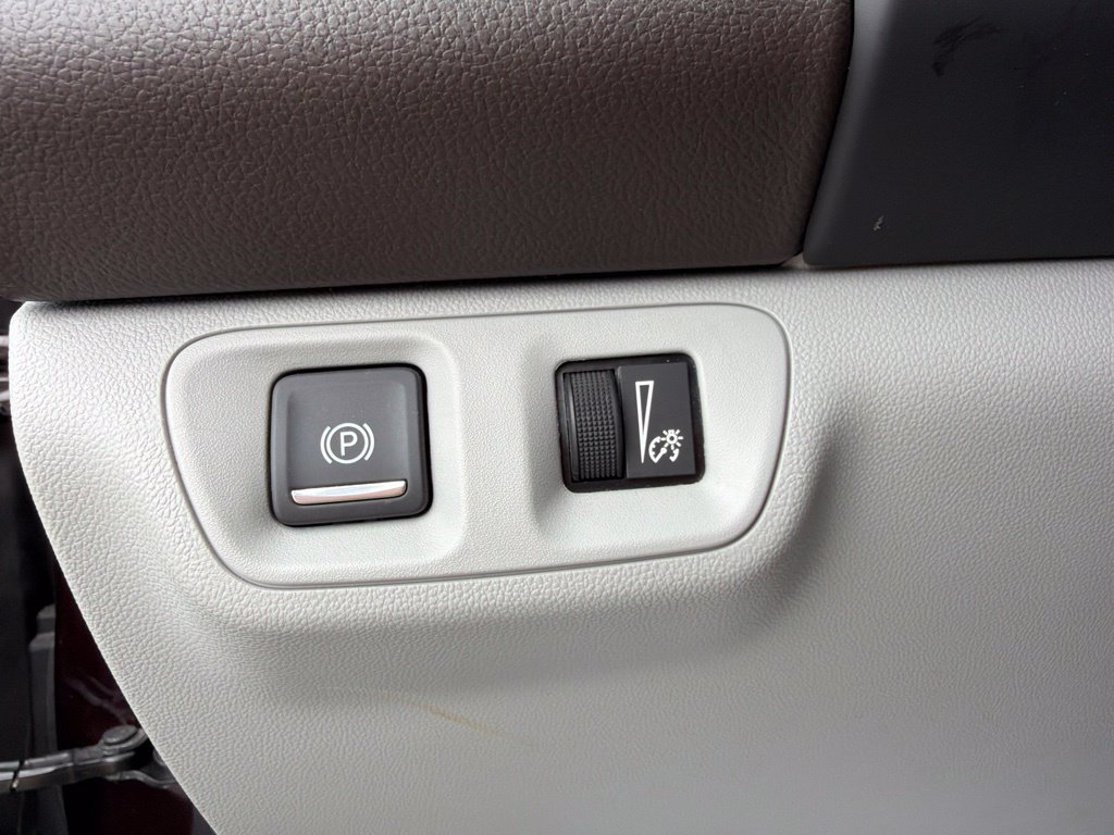 Used 2020 GMC Acadia SLE w/ Driver Convenience Package FWD image 24