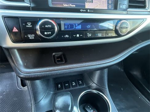 Used 2015 Toyota Highlander XLE image 17