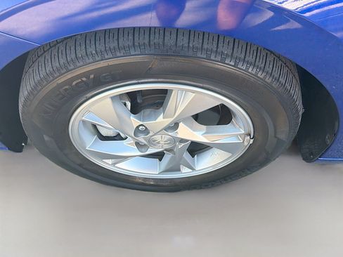 Used 2023 Hyundai Elantra SE w/ Cargo Package FWD image 35