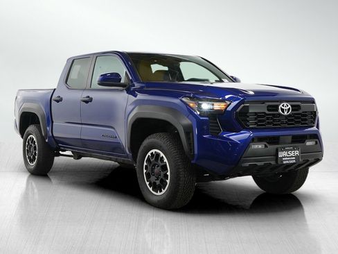 Used 2024 Toyota Tacoma TRD Off-Road image 9