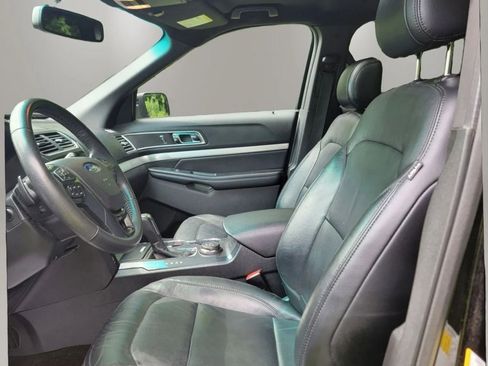 Used 2016 Ford Explorer XLT w/ Equipment Group 202A AWD/4WD image 10