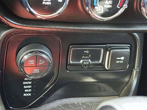 Used 2015 Jeep Renegade Trailhawk image 20