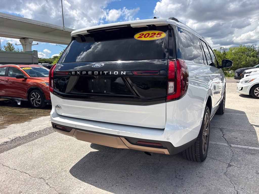 Used 2025 Ford Expedition King Ranch AWD/4WD image 3