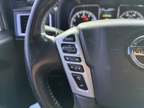 Used 2018 Nissan Titan SV w/ SV Convenience Package image 17