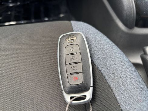 Used 2025 Nissan Versa SV FWD image 21