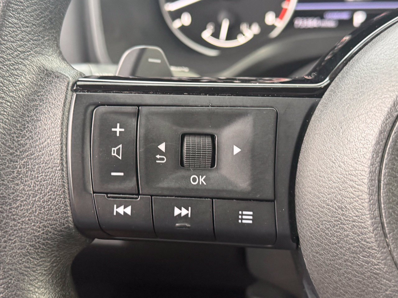 Certified 2023 Nissan Rogue SV FWD image 15