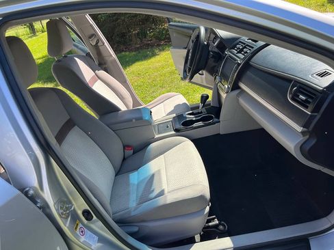 Used 2014 Toyota Camry LE FWD image 5
