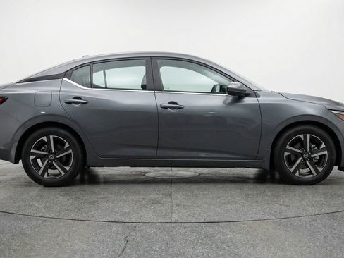 Used 2025 Nissan Sentra SV image 11