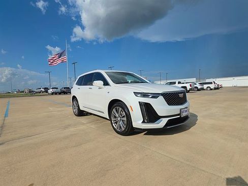 Used 2025 Cadillac XT6 Premium Luxury FWD image 1