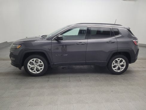 Used 2024 Jeep Compass Latitude AWD/4WD image 2