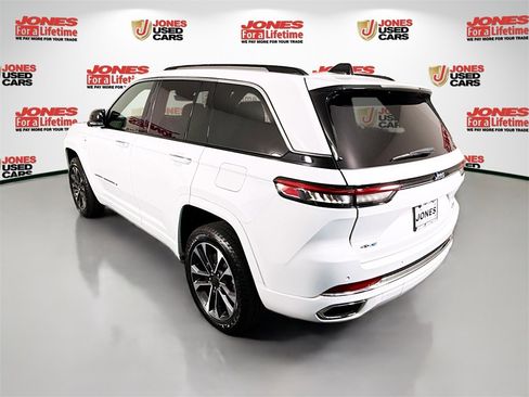 Used 2022 Jeep Grand Cherokee Overland image 2