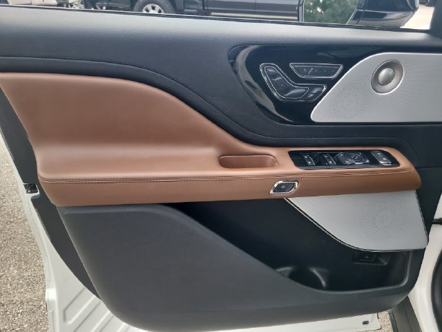 Used 2023 Lincoln Aviator Reserve w/ Equipment Group 201A RWD image 18