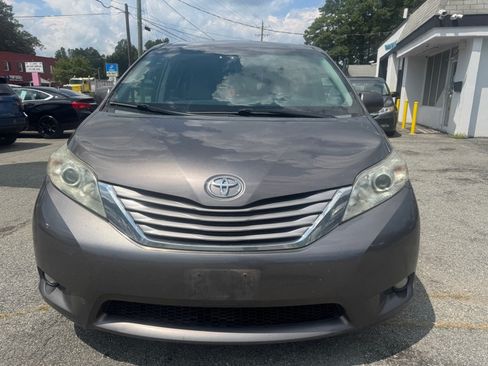 Used 2015 Toyota Sienna XLE Premium AWD/4WD image 9