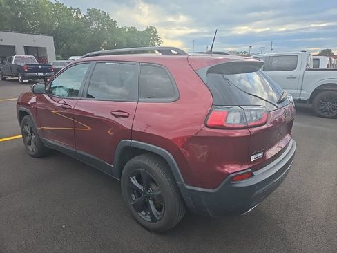 Used 2019 Jeep Cherokee Latitude Plus AWD/4WD image 2