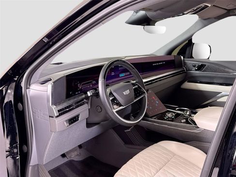 Used 2025 Cadillac Escalade IQ Sport 1 w/ Smart Trailering package image 15