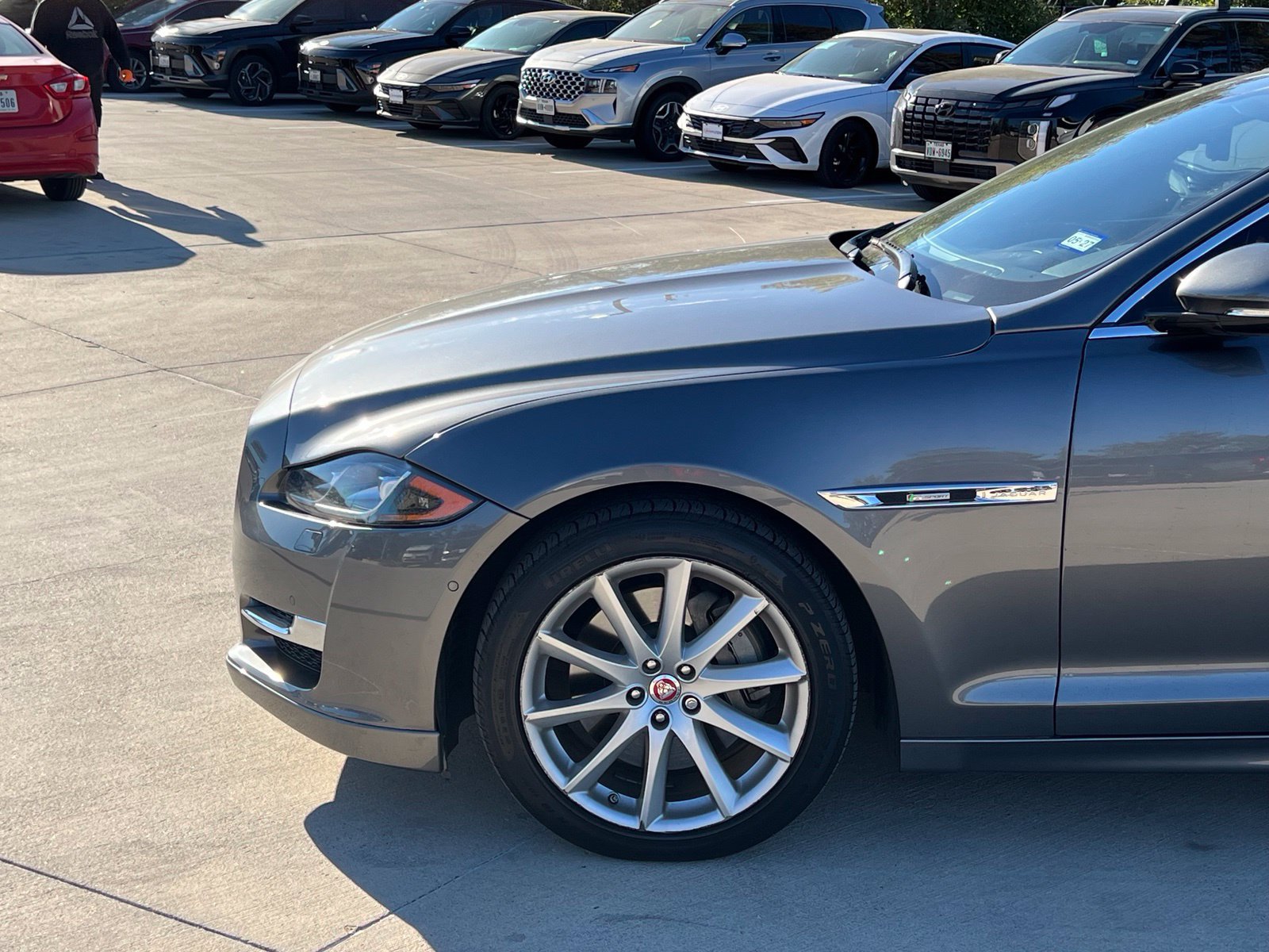 Used 2016 Jaguar XJ R-Sport RWD image 8