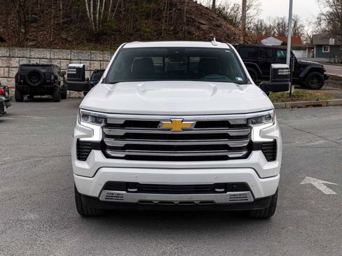 Used 2024 Chevrolet Silverado 1500 High Country w/ Technology Package AWD/4WD image 2