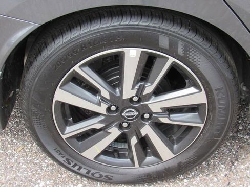 Used 2025 Nissan Versa S w/ S Plus Package image 10