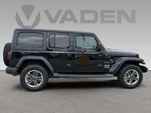 Used 2019 Jeep Wrangler Unlimited Sahara AWD/4WD image 6