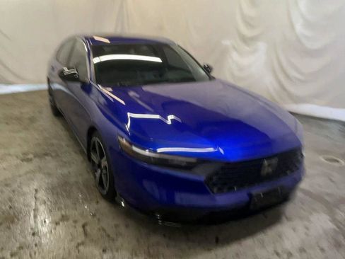 Used 2023 Honda Accord Sport image 2