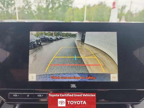 Used 2023 Toyota Venza XLE AWD/4WD image 19