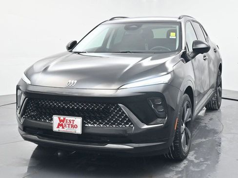 Used 2025 Buick Envision Sport Touring image 2