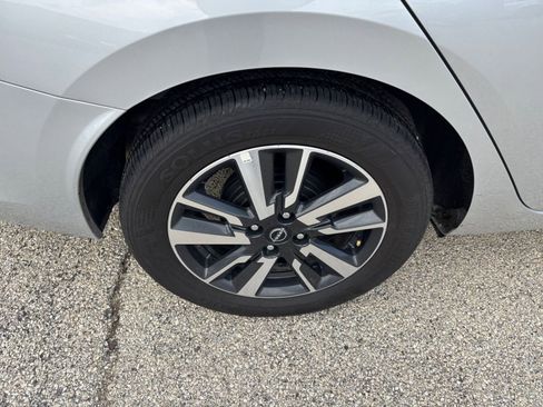 Used 2025 Nissan Versa SV FWD image 28