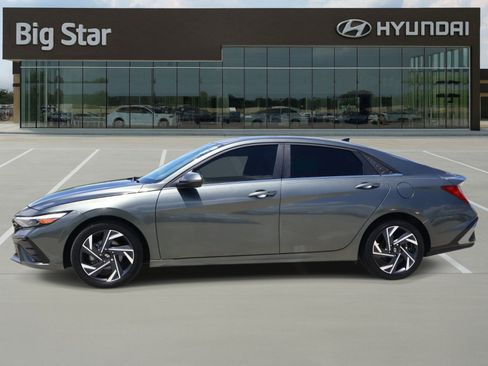 Used 2024 Hyundai Elantra SEL w/ Convenience Package FWD image 2