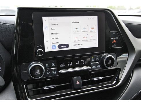 Used 2023 Toyota Highlander LE image 26