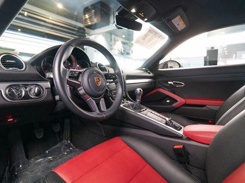 Certified 2025 Porsche 718 Cayman image 4