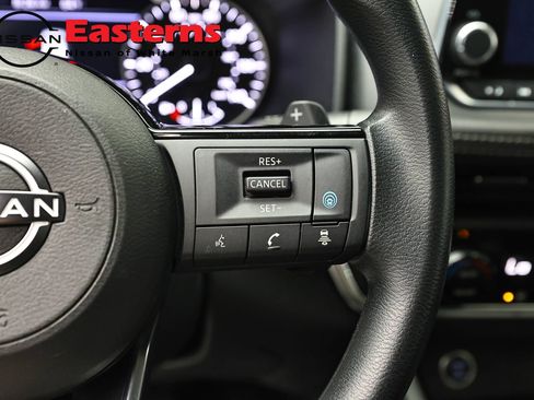 Used 2023 Nissan Rogue SV AWD/4WD image 16