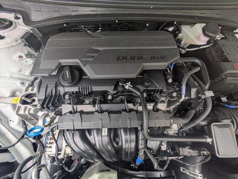 New 2025 Hyundai Elantra Limited image 19