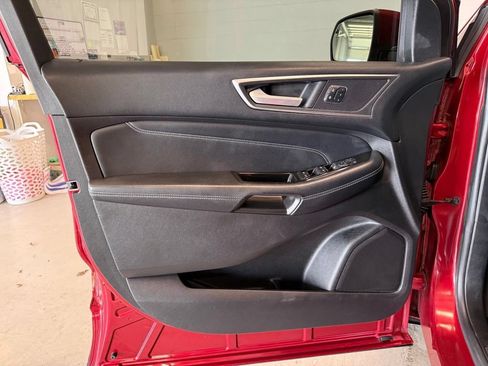 Used 2017 Ford Edge Titanium w/ Equipment Group 302A FWD image 17