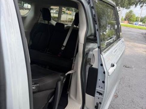 Used 2023 Chrysler Voyager LX FWD image 16