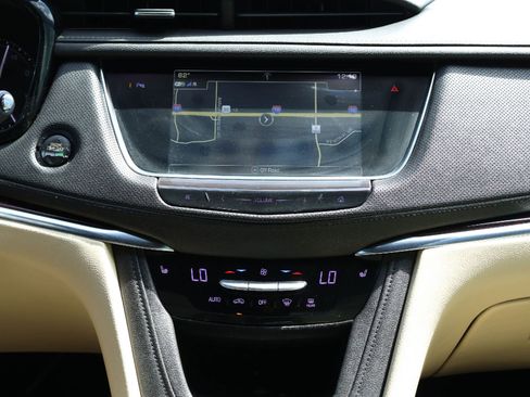 Used 2018 Cadillac XT5 Luxury w/ Driver Awareness Package FWD image 16