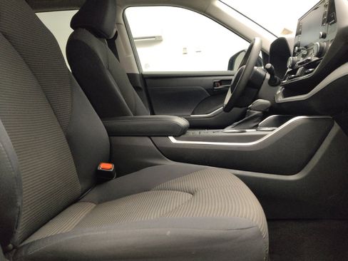 Used 2022 Toyota Highlander L FWD image 21