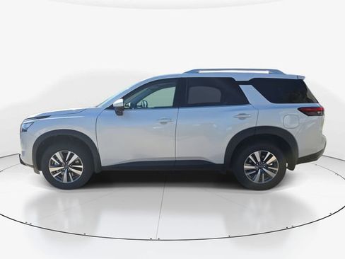 New 2025 Nissan Pathfinder SL image 6