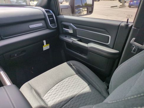 New 2026 RAM 2500 Big Horn AWD/4WD image 17