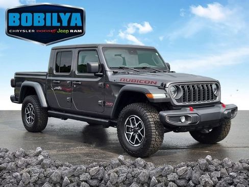 Used 2025 Jeep Gladiator Rubicon w/ Convenience Group AWD/4WD image 2