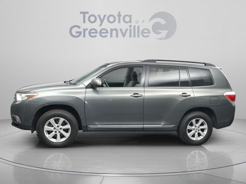 Used 2013 Toyota Highlander Plus FWD image 2