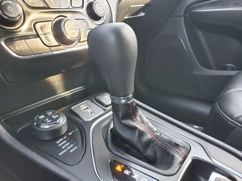 Certified 2020 Jeep Cherokee Trailhawk w/ Cold Weather Group image 23