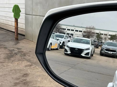 Used 2025 Toyota RAV4 XLE image 20