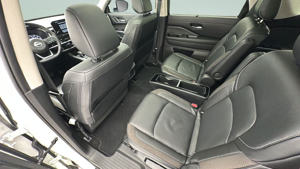 Used 2024 Nissan Pathfinder SL w/ SL Premium Package AWD/4WD image 10