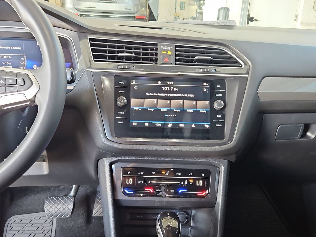 Used 2022 Volkswagen Tiguan SE FWD image 16