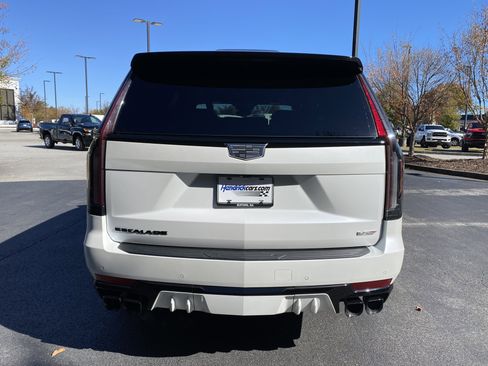 Used 2024 Cadillac Escalade V w/ LPO, ONYX Package image 8