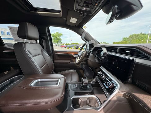 Used 2022 GMC Sierra 1500 Denali w/ Technology Package AWD/4WD image 33