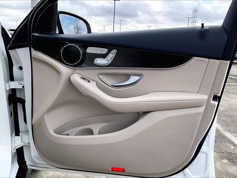 Used 2021 Mercedes-Benz GLC 300 w/ Premium Package image 20