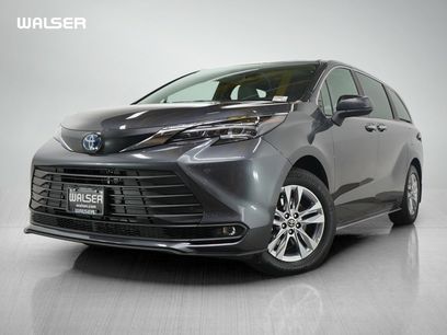 Used 2025 Toyota Sienna XLE