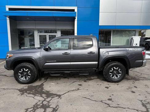 Used 2021 Toyota Tacoma TRD Off-Road image 8